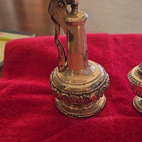 Ronson vintage table top lighters. 2 Queen Anne and 1 Decanter lighters. - Picture 2 of 7